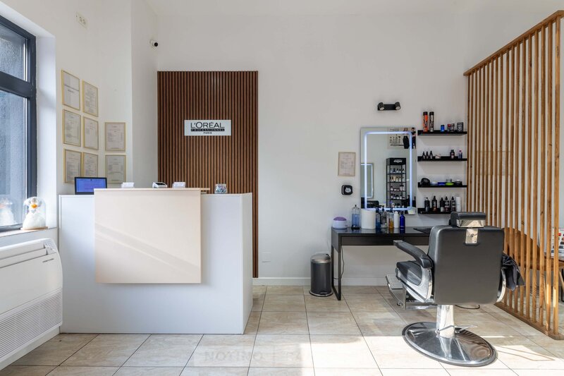 Vand afacere la cheie salon infrumusetare