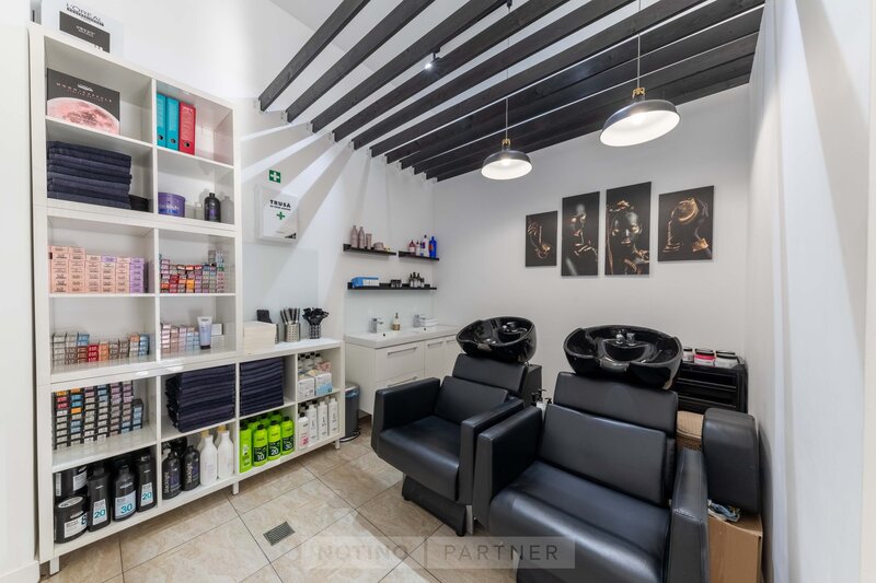 Vand afacere la cheie salon infrumusetare